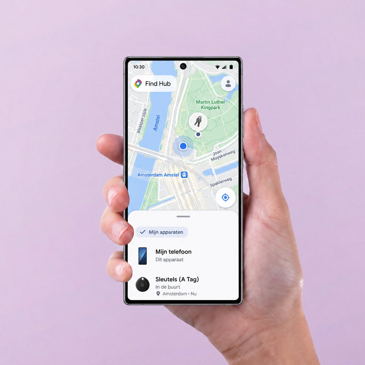 Een Android-telefoon met Find Hub open, met de tracker in de lijst