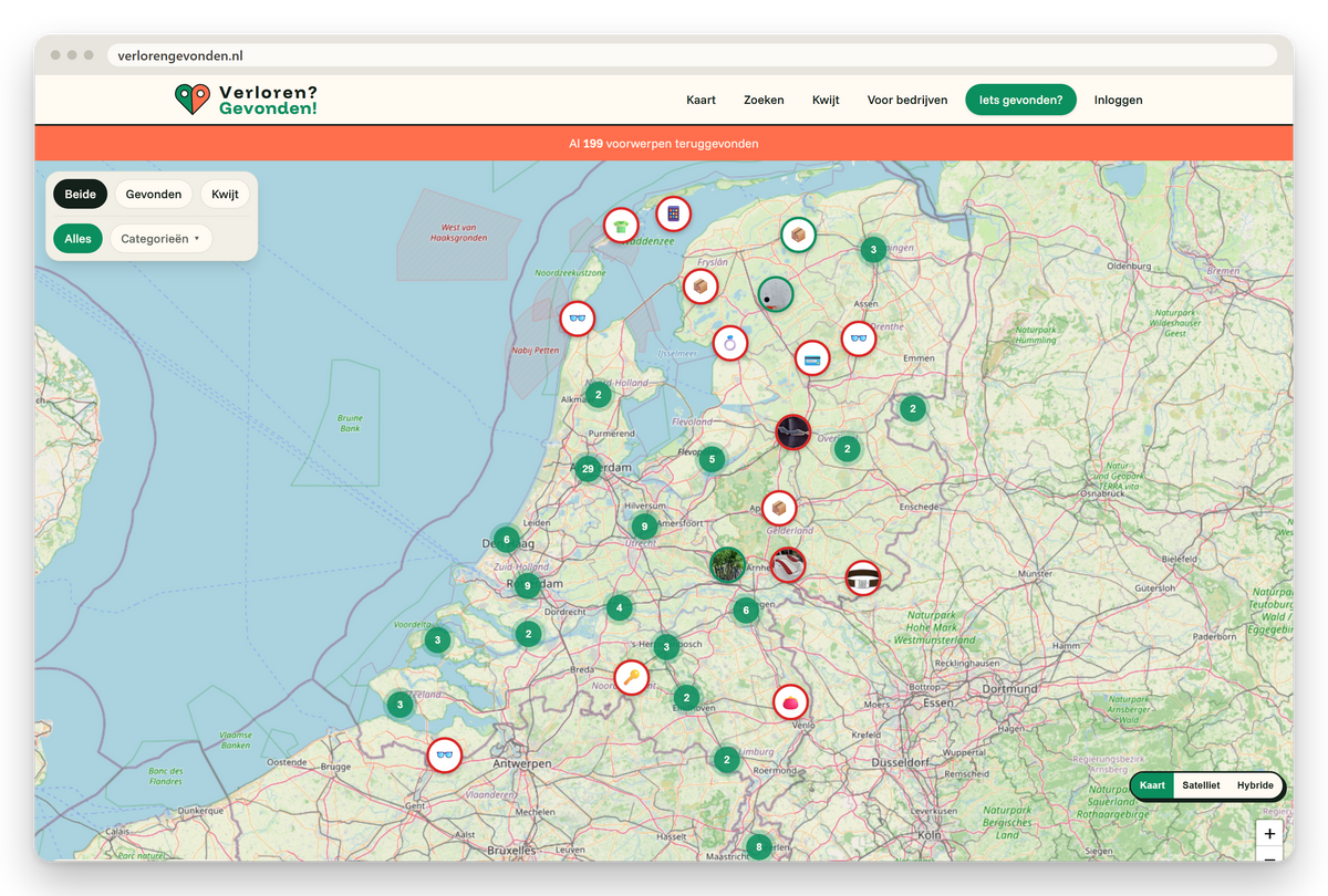 De kaart van verlorengevonden.nl in een browservenster, met de gevonden voorwerpen als speldjes op Nederland